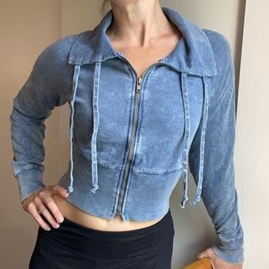 Cropped ‘90s streetwear zip up